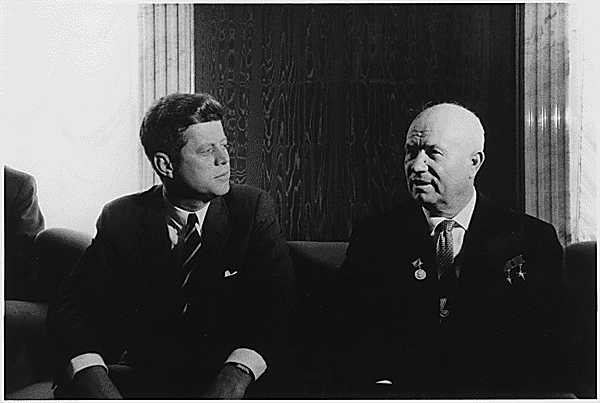 Kennedy ja Hruštšov Wienissä 1961.