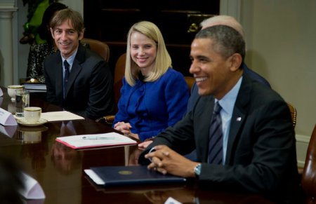 Mark Pincus Zynga ja Marissa Mayer Yahoo kokoukseen presidentti Obaman Valkoisessa talossa joulukuussa.  (Kuva: Evan Vucci / Associated Press)