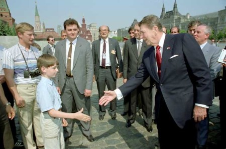 Reagan ja mukaan entiset ja nykyiset Valkoinen talo valokuvaaja Pete Souza, Vladimir Putin Punaisella torilla; 1988.