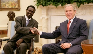 Minni Minnawi, leader of the Sudanese Liberation Movement, shakes hands with George W. Bush on July 25, 2006 in the Oval Office. 